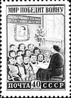 Un timbriu sovietic de prin 1950, seria "Pacea va nvinge razboiul". Se putea citi: "Multumim, draga Stalin, pentru copilaria noastra fericita." Cuvntul  "родной" (tradus ca "drag") este n mod normal rezervat numai pentru rudele apropiate.