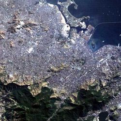 O imagine a Zonei de Nord din Rio de Janeiro facuta din satelitul NASA Landsat 7