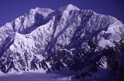 Muntele Logan n Teritoriul Yukon; la 5.959 metri, cel mai nalt punct din Canada si al doilea din America de Nord.
