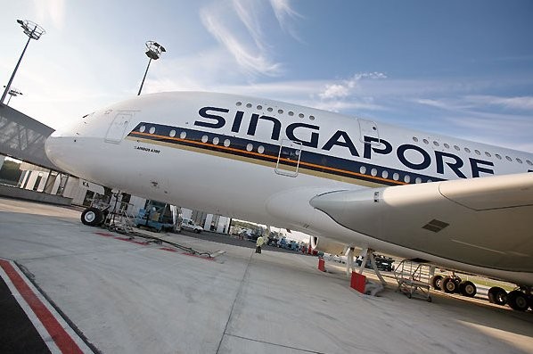 Сингапурские авиалинии купили первый Airbus A380 (24 фото) 4