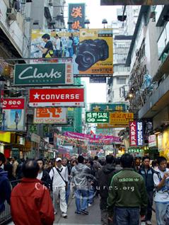 Shopping strada in Mong Kok zona.