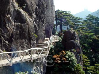 De incitanta, chiar un pic speriat, dar se pare atat de frumoasa ca si cum de mers pe jos pe un nor.