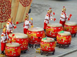 Drum de performanta este detinuta in chineza in ziua de Anul Nou.
