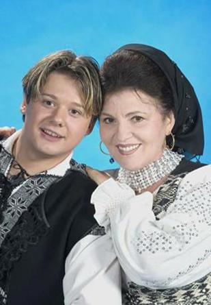 E:\VdV@VdV_ Cd C\IRINA LOGHIN - MUZICA , POZE , STIRI\MUZICA IRINA LOGHIN\albume ( din viata sa )\ALTELE\MAMA SI FIUL\Loghin%20si%20Fuego[1].jpg