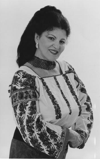 E:\VdV@VdV_ Cd C\IRINA LOGHIN - MUZICA , POZE , STIRI\MUZICA IRINA LOGHIN\albume ( din viata sa )\Loghin Irina1.tif