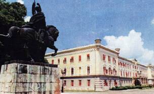 muzeul.jpg (421025 bytes)